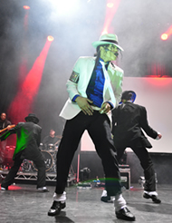 Navi during Smooth Criminal